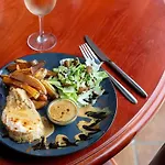 Ibis Est La Cité