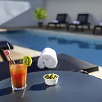 Ibis Est La Cite