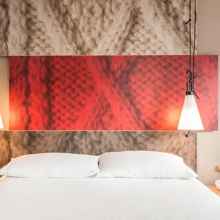 Ibis Est La Cite