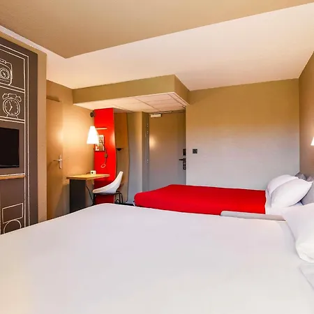 Ibis Est La Cite