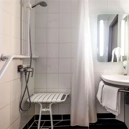 Ibis Est La Cite 3*
