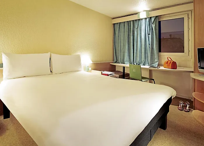 Ibis Est La Cite Καρκασόν